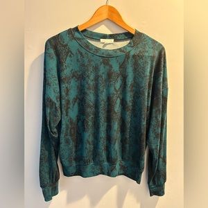 - Woman’s green/black snakeskin print long sleeve shirt.Size Medium